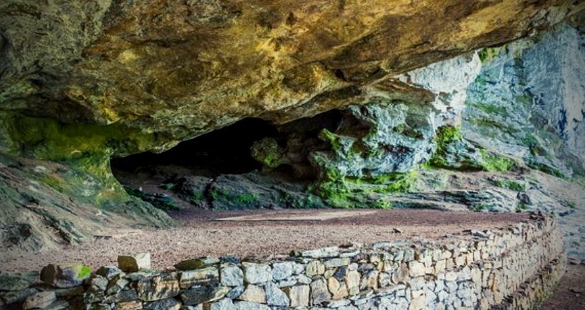 kitulgala sri lanka belilena prehistoric human cave